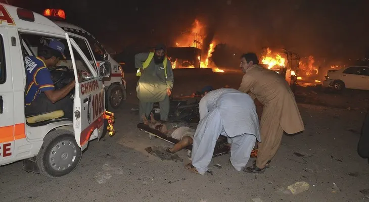 Ataque suicida deja 15 muertos en Pakistán 