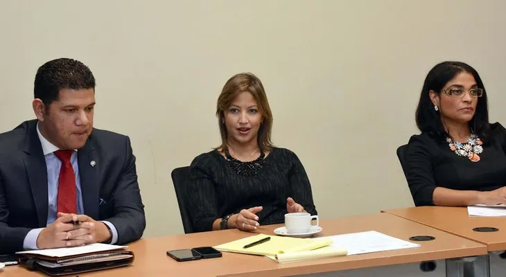 Industria y Comercio realiza 3er. panel de economía sobre Comercio Internacional de Servicios