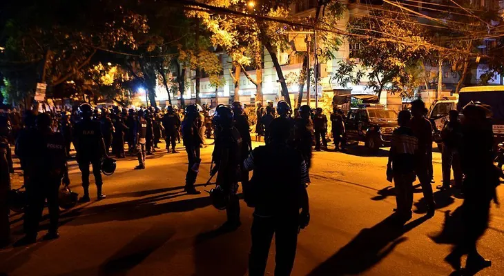 Bangladesh guarda luto e investiga a extremistas locales por asalto en Dacca