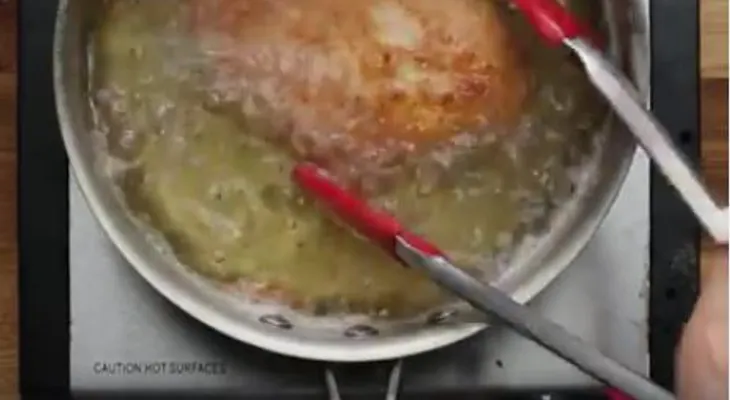 Pollo frito y huevo tazón de arroz  (VIDEO)