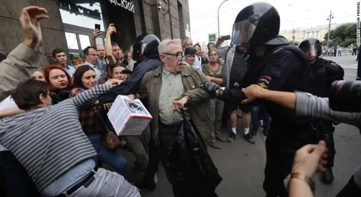 Más de 1.000 detenidos en protestas en Rusia contra el aumento de la edad de jubilación
