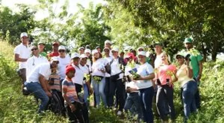 Voluntariado Bancentraliano realiza octava jornada de reforestación en el río Ozama