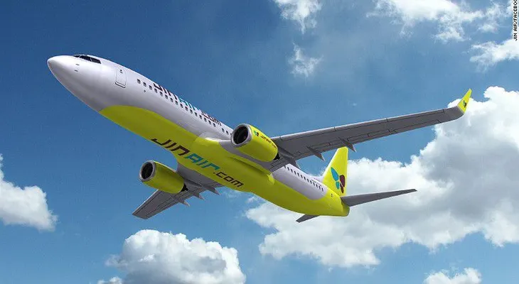 Una puerta abierta obliga a un avión a aterrizar de emergencia