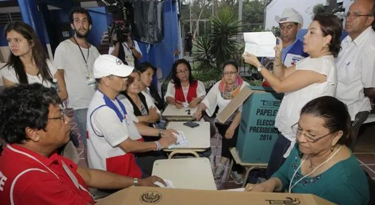 El Salvador: diferencia de 6.000 votos impide proclamar nuevo presidente