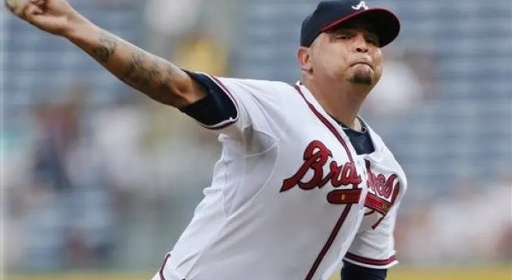 Venezolano Pérez gana a Padres lanzando 7 innings por Bravos