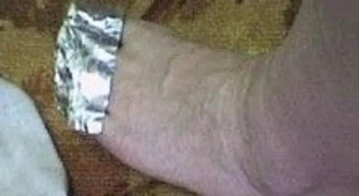 Si envuelves tus pies con papel de aluminio tendrás resultados maravillosos !!!