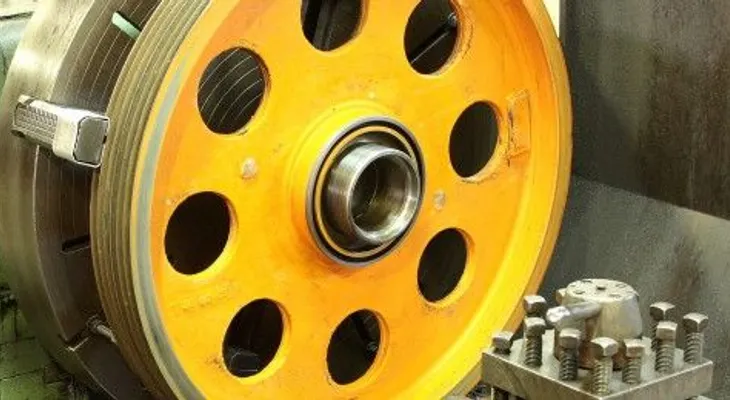 Hombre de 28 años muere al caer de máquina trituradora