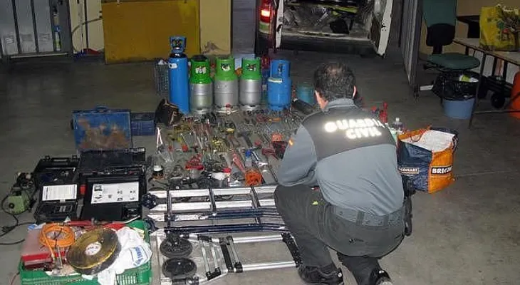Le dan una pela de palos por ladrones