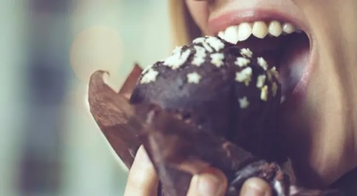 ¡Mucho cuidado! 6 signos de que estás comiendo mucha azúcar