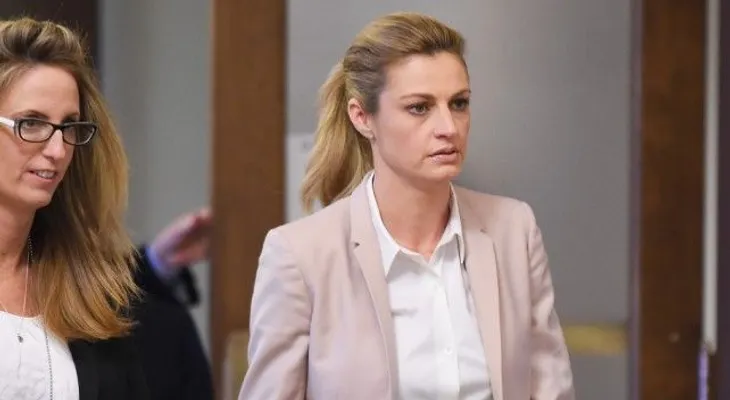 Periodista Erin Andrews gana $55 millones en demanda por VIDEO desnuda