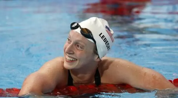 Caen tres récords en mundial de natación