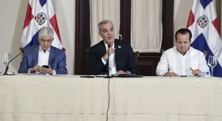 Abinader afirma que mantiene diálogo con sectores productivos ante presión por combustibles y arroz