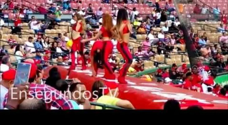 Mira como se mueven las bailarinas del Escogido