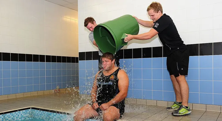 Descubren gen responsable de la esclerosis lateral amiotrófica gracias al Ice Bucket Challenge