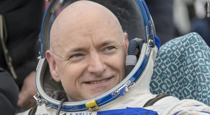 Scott Kelly se encoge después de regresar a la Tierra