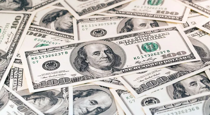 El dólar cayó 2,6%, su peor enero en 30 años, en medio incertidumbre por política económica de Donald Trump