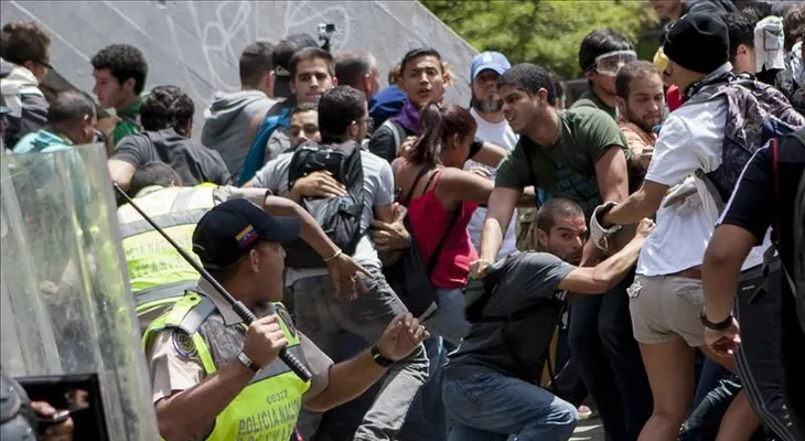 Fiscal venezolana admite "excesos policiales" en protestas