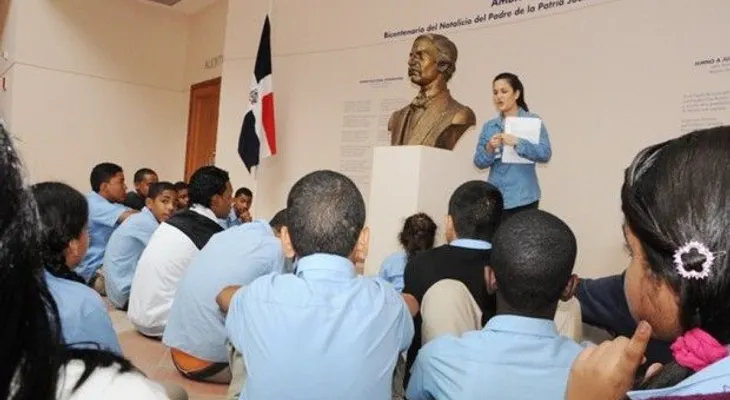 Minerd promueve el turismo estudiantil