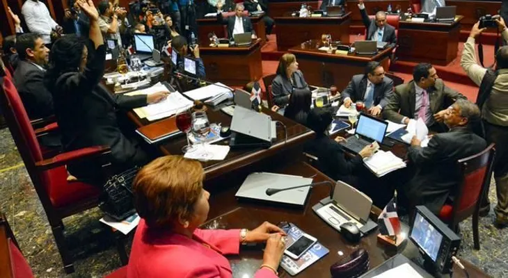 Senadores PRM exigen eliminación del barrilito; donarán aumento  a instituciones