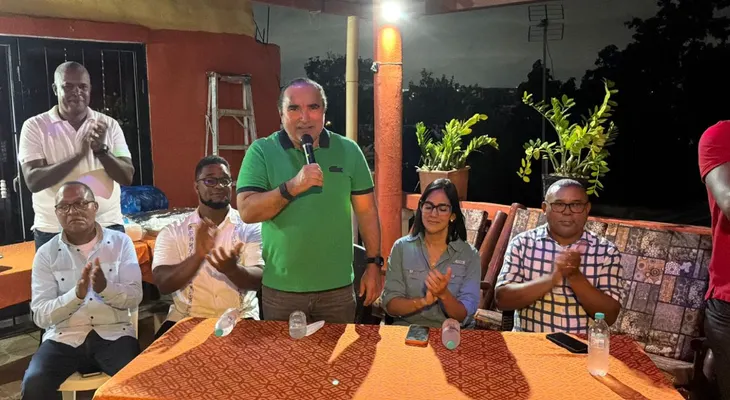 Robert Valenzuela se une a Fuerza del Pueblo