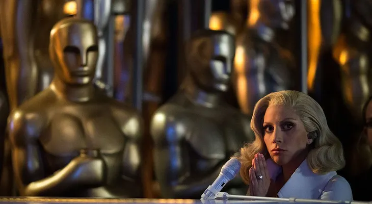 La familia de Lady Gaga se enteró en la presentación de los Oscar que la habían violado