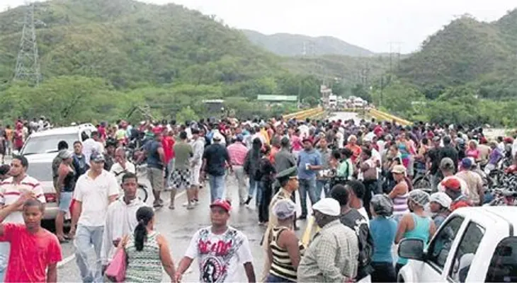 Unas 14 mil personas incomunicadas por derumbe puente sobre río Haina de Villa Altagracia