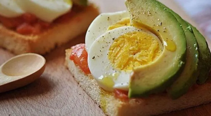 ¿Qué alimentos debes comer antes de iniciar tu rutina de ejercicios?