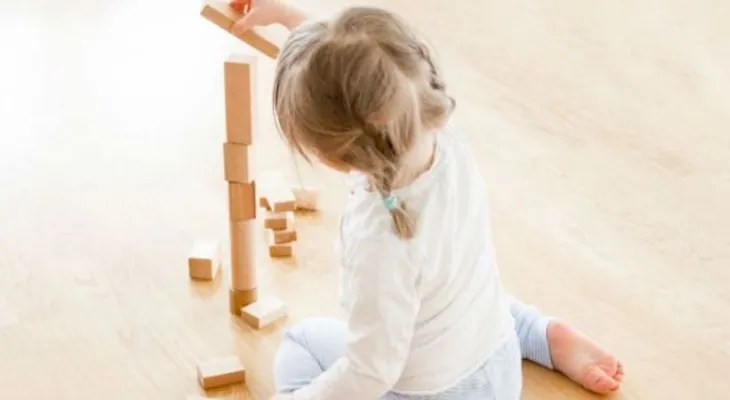 Los niños con menos juguetes son más felices, según estudio 