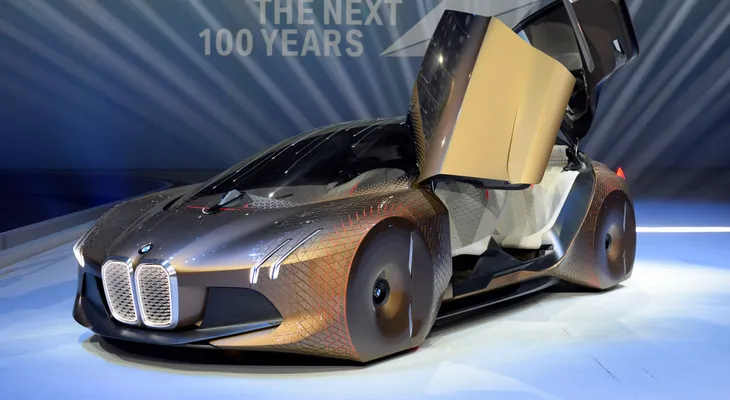 BMW celebra sus 100 años presentando el auto del futuro