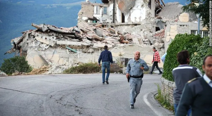 Minuto a minuto: sismo de 6,2 deja varios muertos y edificios derrumbados