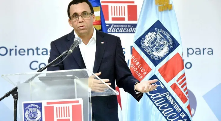 Ministro Andrés Navarro resalta dempeño de los maestros por mejorar aprendizaje de estudiantes