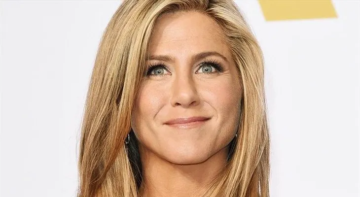 Confirman embarazo de Jennifer Aniston a sus 47 años