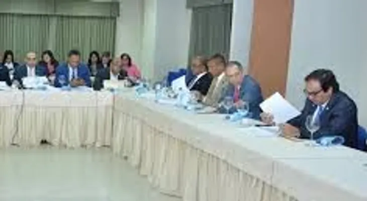 Comisión escuchará opiniones de sectores interesados sobre el Presupuesto, concluye lectura