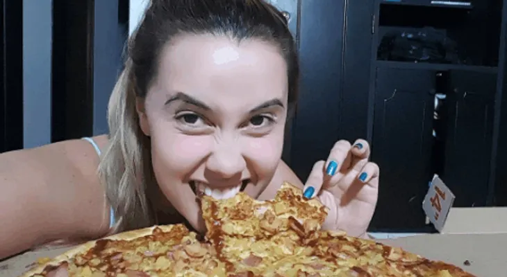 10 alimentos que los famosos evitan comer porque provocan acné