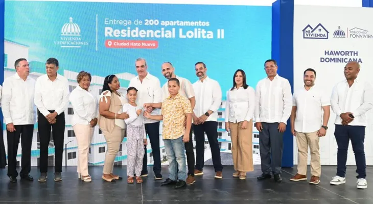 Abinader entrega 200 apartamentos en SDO financiados por Banreservas