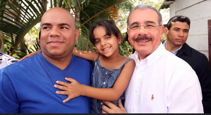 Danilo felicita a los padres y exhorta a criar sus hijos en ambiente de paz y armonía