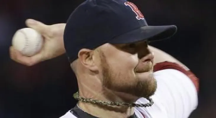 Acusan a pitcher de Boston de hacer trampa