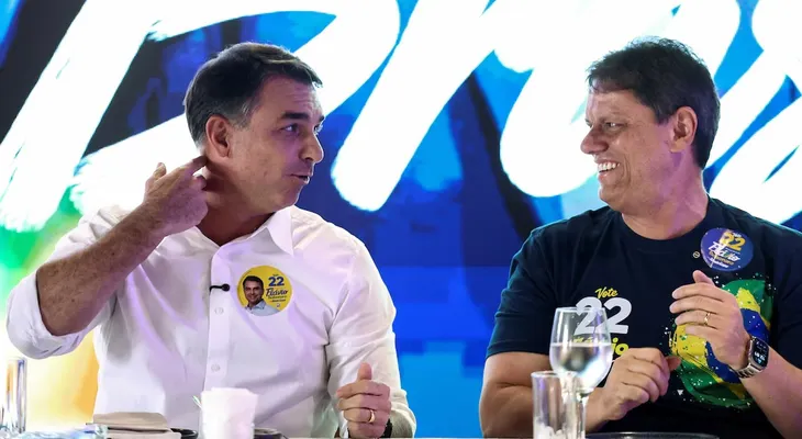 Flávio Bolsonaro refuerza apoyos en São Paulo a dos semanas del balotaje; Lula responde con mitin en la Avenida Paulista