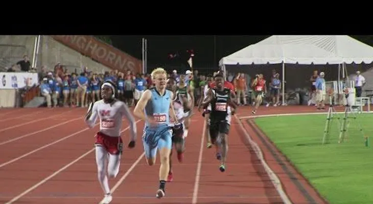 En un final de película, atleta gana carrera plantando la cara (Video)