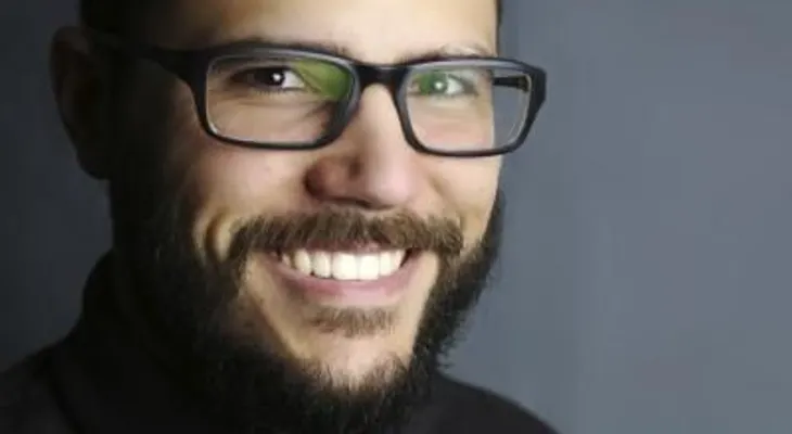 Los hombres que sonríen tienen más posibilidades de encontrar pareja