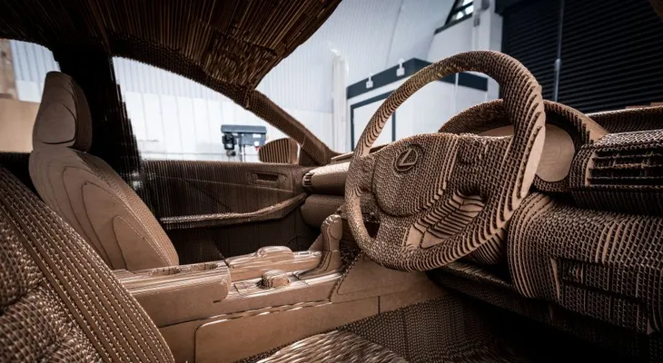 Ahora puedes conducir un coche de cartón hecho en 'origami'