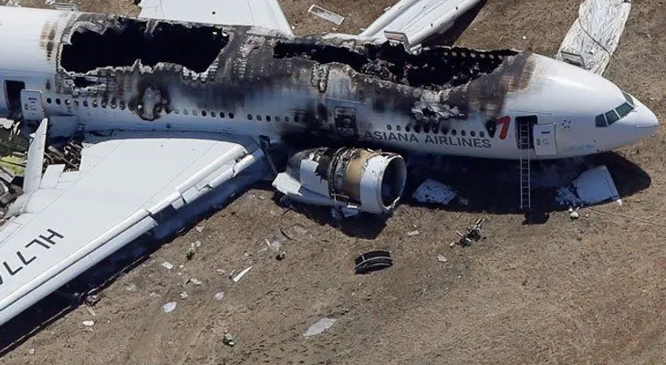 Mueren 50 personas al estrellarse un Boeing 737 en Rusia 17 de Noviembre del 2013 	