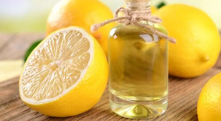 Ingredientes para preparar un desodorante de vinagre de sidra de manzana y limón
