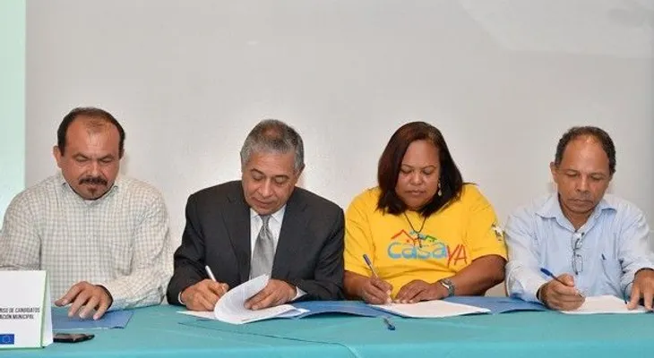 Candidatos por el DN firman acuerdo