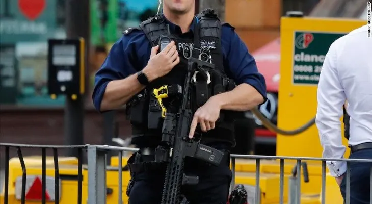 Arrestan a un hombre en relación con el ataque en el metro de Londres