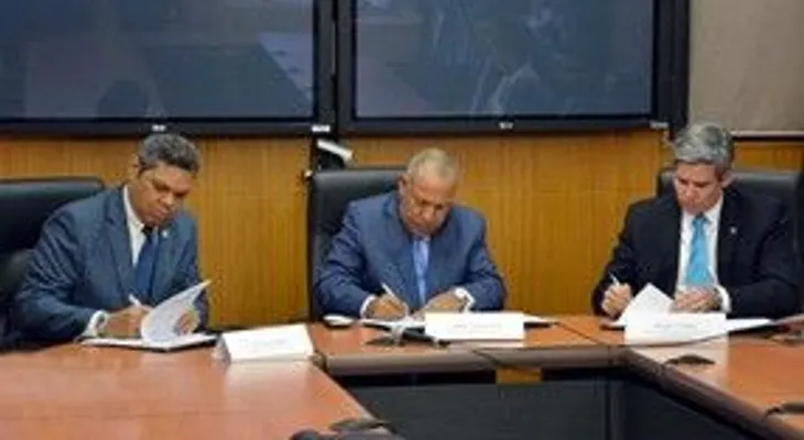 Industria y Comercio firma acuerdo con SB y Cámara de Comercio de Santo Domingo