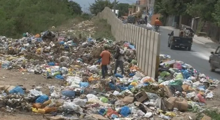 En Villa Hermosa crean vertederos improvisados en las calles en protesta por condiciones de abandono