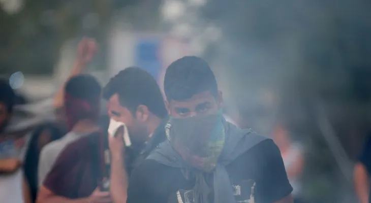 Hungría lanza gas lacrimógeno a inmigrantes en la frontera