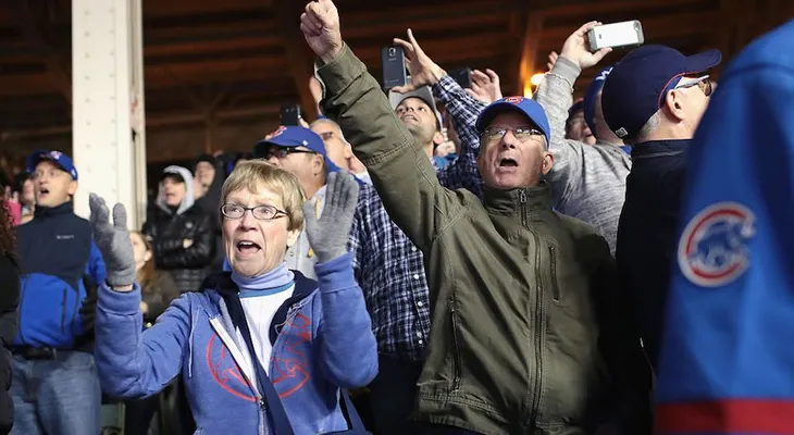 Así festejaron los fanáticos más veteranos de Chicago la conquista de la Serie Mundial