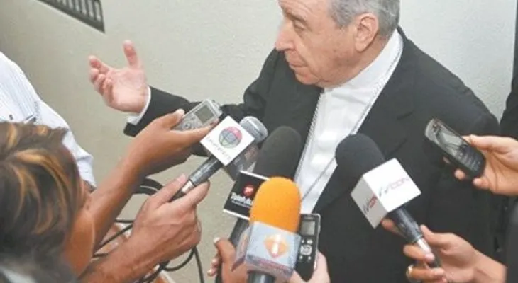 López Rodríguez pide a embajador Estados Unidos, James Brewster, que se vaya con orgullo gay ''a otra parte''